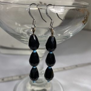 Simple black faceted dangling earrings